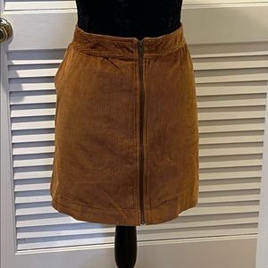 Corduroy zipper in front of the skirt rust color perfect with a pair of tights